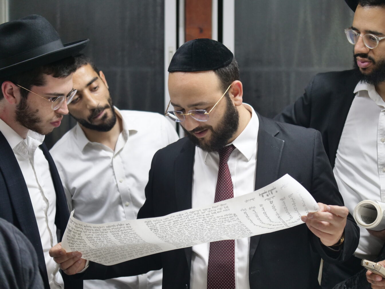 הרב יוחאי אוחיון כותב סת״ם